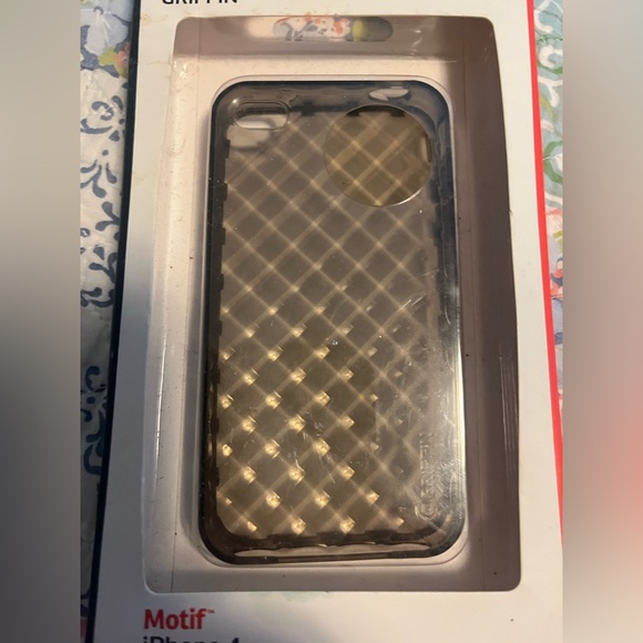 New in box -iPhone 4 Griffin motif phone case - Picture 2 of 7